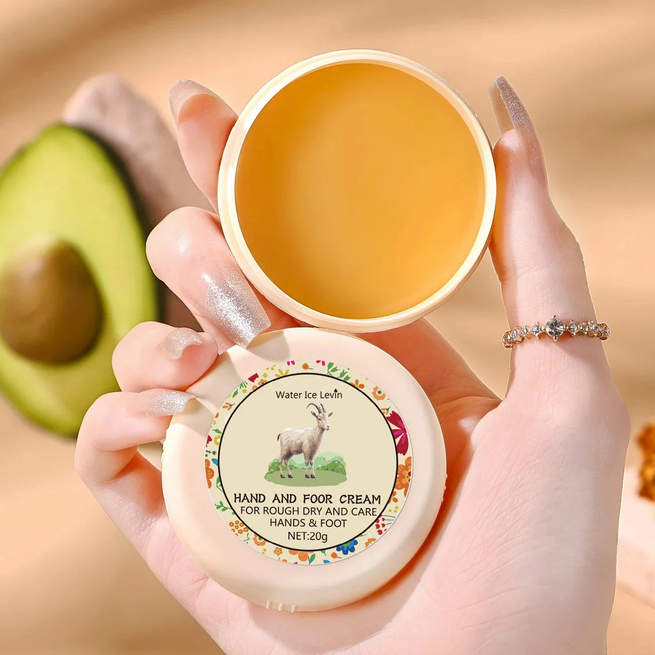Cracked Hands and Feet Ointment Is Rich in Honey and Hyaluronic Acid, Deeply Moisturizes, Say Goodbye to Dry Hands and Feet, Allow Soft and Smooth Skin on Hands and Feet