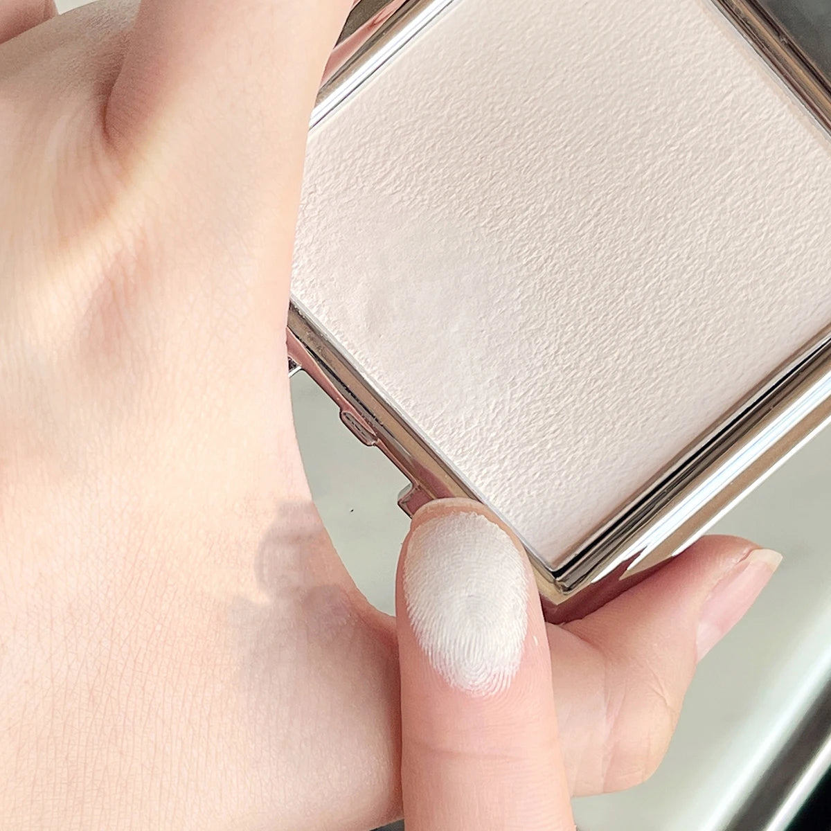 TATIBEAUTY Small Silver Block Powder Soft Focus Oil Control Setting Powder Concealer Pore Light Powder Loose Powder